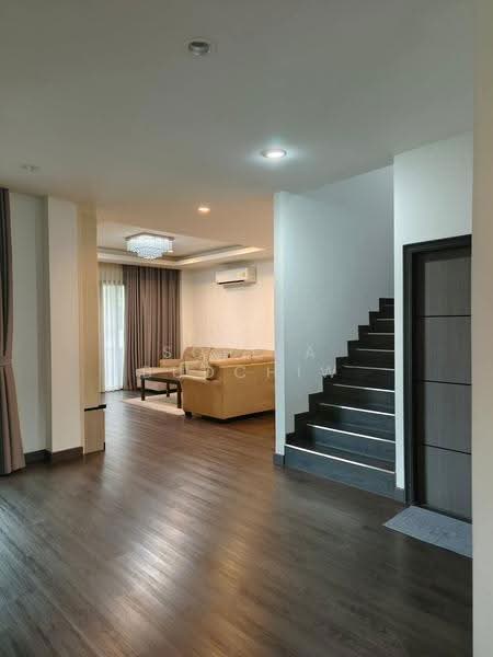 Ekkamai house near BTS Ekkamai. 3-story detached house, Bangkok, Phra Kanong Nua, Watthana, Bangkok, 4 Bedrooms, 330 sqm, Single Detached House For Rent, by Sopisa Budchiw, 500519744 - DDproperty.com