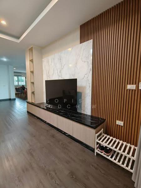 Ekkamai house near BTS Ekkamai. 3-story detached house, Bangkok, Phra Kanong Nua, Watthana, Bangkok, 4 Bedrooms, 330 sqm, Single Detached House For Rent, by Sopisa Budchiw, 500519744 - DDproperty.com