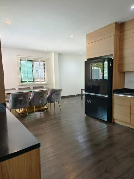 Ekkamai house near BTS Ekkamai. 3-story detached house, Bangkok, Phra Kanong Nua, Watthana, Bangkok, 4 Bedrooms, 330 sqm, Single Detached House For Rent, by Sopisa Budchiw, 500519744 - DDproperty.com