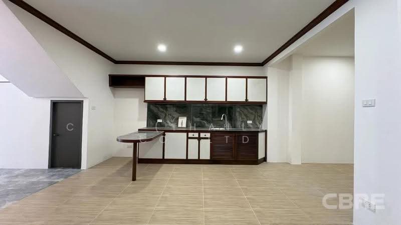 Townhouse Pinklao, Bangkok, Bang Bamru, Bang Phlat, Bangkok, 4 Bedrooms, 380 sqm, Townhouse For Sale, by CBRE (Thailand) Co.,Ltd, 500520034 - DDproperty.com