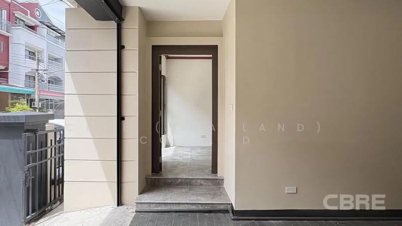 Townhouse Pinklao, Bangkok, Bang Bamru, Bang Phlat, Bangkok, 4 Bedrooms, 380 sqm, Townhouse For Sale, by CBRE (Thailand) Co.,Ltd, 500520034 - DDproperty.com