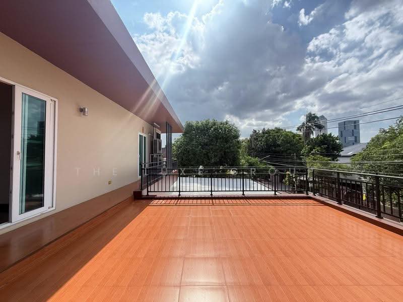 Lake Side Villa 1, Samut Prakan, Bang Kaeo, Bang Plee, Samut Prakan, 4 Bedrooms, 788 sqm, Single Detached House For Sale, by The Luxe Group, 500520035 - DDproperty.com
