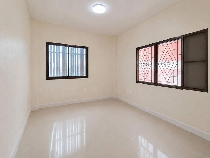 Shop 1 ชั้น สร้างเอง พร้อมทาวน์โฮม 3 ชั้น (หลังมุม) ติดถนนสุขาภิบาล 5, กรุงเทพ, สุขาภิบาล 5 ซอย 12, ท่าแร้ง, บางเขน, กรุงเทพ, 360 ตร.ม., พื้นที่ขายของ ขาย, โดย กรกฤตย์ บุญสระ, 500520072 - DDproperty.com