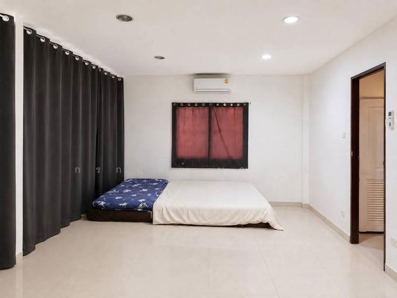 Shop 1 ชั้น สร้างเอง พร้อมทาวน์โฮม 3 ชั้น (หลังมุม) ติดถนนสุขาภิบาล 5, กรุงเทพ, สุขาภิบาล 5 ซอย 12, ท่าแร้ง, บางเขน, กรุงเทพ, 360 ตร.ม., พื้นที่ขายของ ขาย, โดย กรกฤตย์ บุญสระ, 500520072 - DDproperty.com