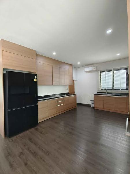 Ekkamai house, Bangkok, Phra Kanong Nua, Watthana, Bangkok, 4 Bedrooms, 330 sqm, Single Detached House For Rent, by Ivy Jang, 500520087 - DDproperty.com