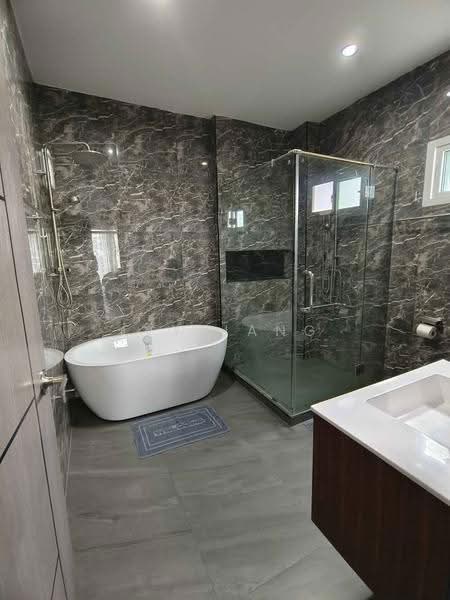 Ekkamai house, Bangkok, Phra Kanong Nua, Watthana, Bangkok, 4 Bedrooms, 330 sqm, Single Detached House For Rent, by Ivy Jang, 500520087 - DDproperty.com