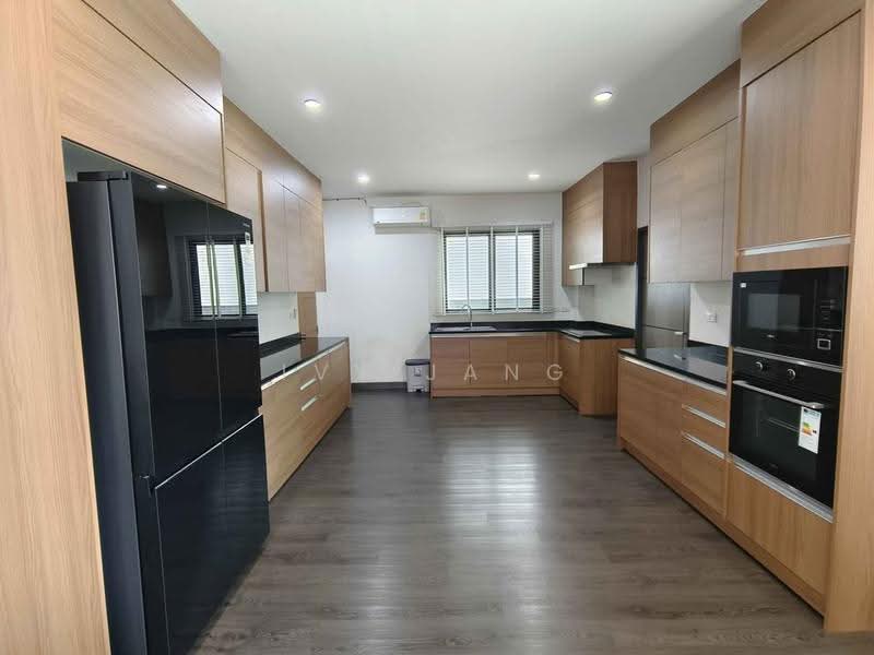 Ekkamai house, Bangkok, Phra Kanong Nua, Watthana, Bangkok, 4 Bedrooms, 330 sqm, Single Detached House For Rent, by Ivy Jang, 500520087 - DDproperty.com