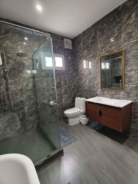 Ekkamai house, Bangkok, Phra Kanong Nua, Watthana, Bangkok, 4 Bedrooms, 330 sqm, Single Detached House For Rent, by Ivy Jang, 500520087 - DDproperty.com