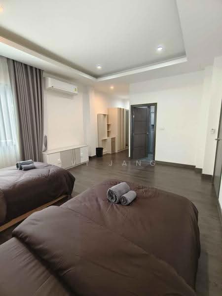 Ekkamai house, Bangkok, Phra Kanong Nua, Watthana, Bangkok, 4 Bedrooms, 330 sqm, Single Detached House For Rent, by Ivy Jang, 500520087 - DDproperty.com