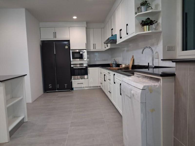The Lanai Private Residence, Bangkok, 33 Sukhumvit 26, Khong Tan, Khlong Toei, Bangkok, 4 Bedrooms, 400 sqm, Apartment For Rent, by Amarin Sitthidhoon, 500520192 - DDproperty.com
