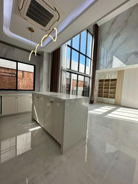 Grand Bangkok Boulevard Srinakarin, Bangkok, Srinagarindra Rd, Nong Bon, Prawet, Bangkok, 5 Bedrooms, 565 sqm, Single Detached House For Sale, by kanthapoom pornngam, 500520552 - DDproperty.com