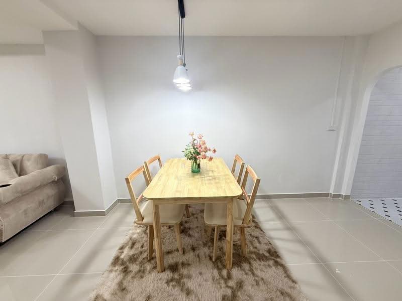 หมู่บ้านร่มทิพย์ หทัยราษฎร์33 คลองสามวา, Bangkok, หทัยราษฎร์33, Bang Chun, Khlong Sam Wa, Bangkok, 2 Bedrooms, 80 sqm, Townhouse For Sale, by นภัสศรณ์ วงศ์สินไทยกร (นันท์), 500520586 - DDproperty.com