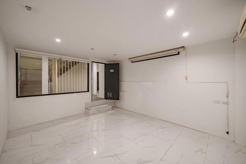 Office Building + Back Office for Rent / Lease / Sale, Ladprao Soi 8, near MRT Ladprao (SPSAD4148), Bangkok, Jom Phon, Chatuchak, Bangkok, , 725 sqm, Office Space For Rent, by Agent Pla, 500520748 - DDproperty.com