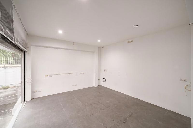 Office Building + Back Office for Rent / Lease / Sale, Ladprao Soi 8, near MRT Ladprao (SPSAD4148), Bangkok, Jom Phon, Chatuchak, Bangkok, , 725 sqm, Office Space For Rent, by Agent Pla, 500520748 - DDproperty.com