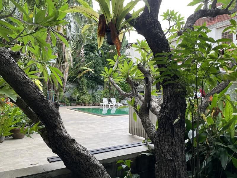 Mukda Mansion, Bangkok, 21 Soi Sukhumvit 43, Khlong Tan Nua, Watthana, Bangkok, 2 Bedrooms, 115 sqm, Apartment For Rent, by Manapong Phromphitak, 500520886 - DDproperty.com