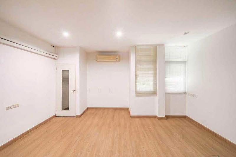 Office Building Home Office with Warehouse in Ladprao for Sale & Ren t(SPSEVE2284), Bangkok, ซอย ลาดพร้าว 6, Jom Phon, Chatuchak, Bangkok, , 724 sqm, Office Space For Rent, by Khun Eve, 500520982 - DDproperty.com