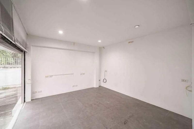 Office Building Home Office with Warehouse in Ladprao for Sale & Rent(SPSEVE2284), Bangkok, ซอย ลาดพร้าว 6, Jom Phon, Chatuchak, Bangkok, , 724 sqm, Office Space For Sale, by Khun Eve, 500521008 - DDproperty.com