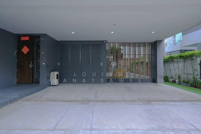 The Gentry Ekamai-Ladprao, Bangkok, 90 Soi Ladprao 94, Phlapphla, Wang Thonglang, Bangkok, 4 Bedrooms, 414 sqm, Single Detached House For Sale, by Louise Manatsawee, 500521305 - DDproperty.com