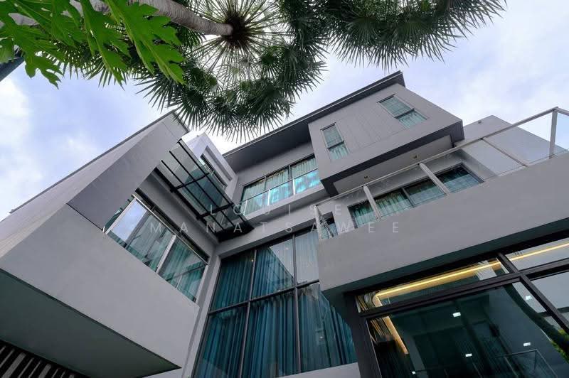 The Gentry Ekamai-Ladprao, Bangkok, 90 Soi Ladprao 94, Phlapphla, Wang Thonglang, Bangkok, 4 Bedrooms, 414 sqm, Single Detached House For Sale, by Louise Manatsawee, 500521305 - DDproperty.com