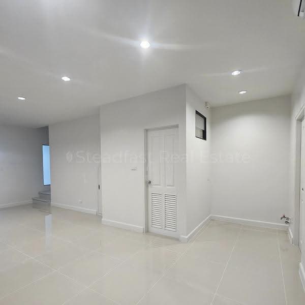 Modi Villa Bangbuathong, Nonthaburi, Soi Sam Wang, Chaiyaphruek Road, Bang Bua Thong, Nonthaburi, 3 Bedrooms, 100 sqm, Townhouse For Rent, by ธนภัทร ไทยจินดา, 500521410 - DDproperty.com