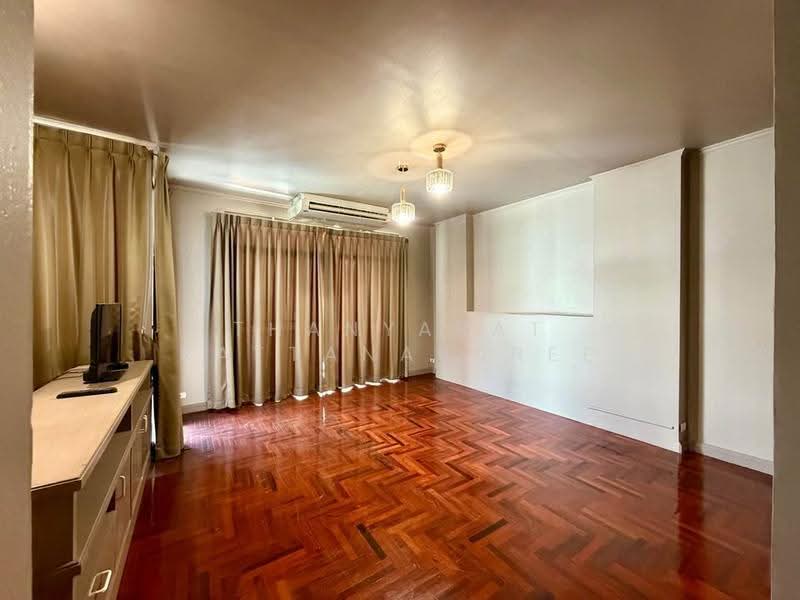 Townhouse for rent near bts Phra Khanong sukhumvit, Bangkok, Phra Kanong, Khlong Toei, Bangkok, 4 Bedrooms, 240 sqm, Townhouse For Rent, by Thanyarat Rattanaburee, 500521437 - DDproperty.com