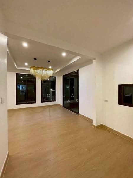 Passorn Songprapa, Bangkok, Songprapha Road, Si Khan, Don Mueang, Bangkok, 4 Bedrooms, 445 sqm, Single Detached House For Sale, by Rojjana Jindasri, 500521584 - DDproperty.com