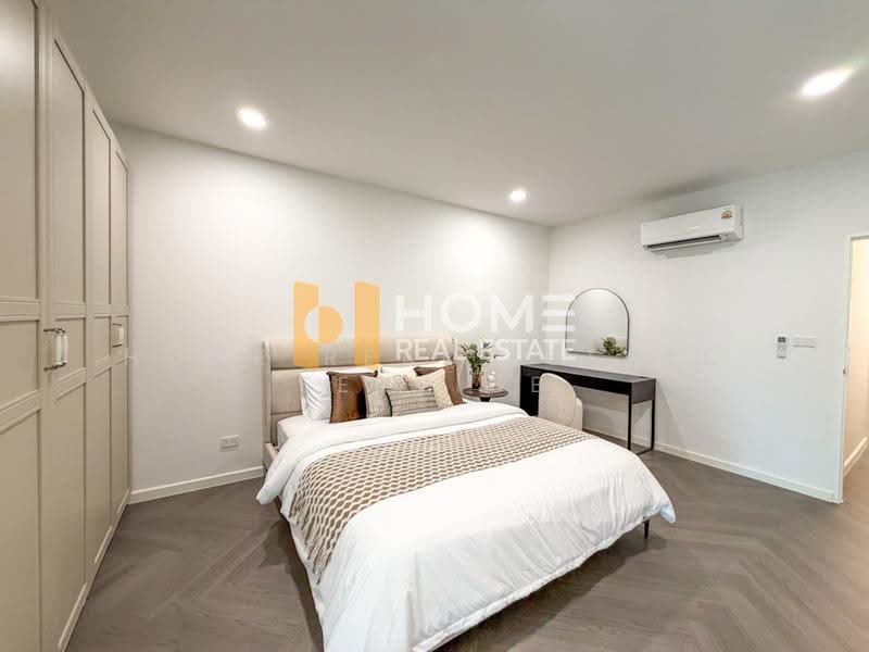 Khlongtan Nivet, Bangkok, 20 Soi Pridi Banomyong 42, Khlong Tan Nua, Watthana, Bangkok, 3 Bedrooms, 192 sqm, Townhouse For Sale, by HOME Real Estate Service, 500521720 - DDproperty.com