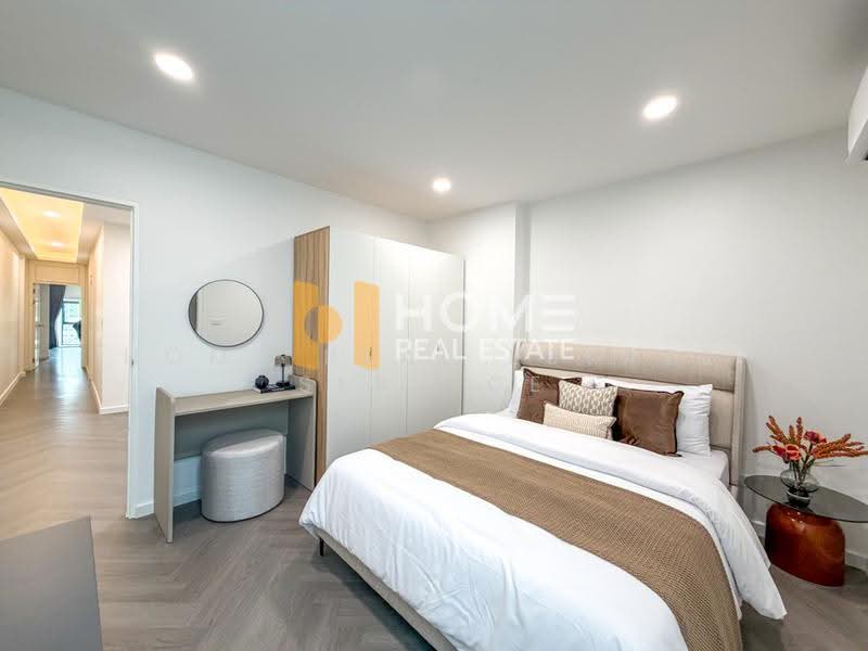 Khlongtan Nivet, Bangkok, 20 Soi Pridi Banomyong 42, Khlong Tan Nua, Watthana, Bangkok, 3 Bedrooms, 192 sqm, Townhouse For Sale, by HOME Real Estate Service, 500521720 - DDproperty.com