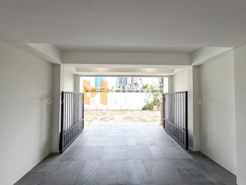 Khlongtan Nivet, Bangkok, 20 Soi Pridi Banomyong 42, Khlong Tan Nua, Watthana, Bangkok, 3 Bedrooms, 192 sqm, Townhouse For Sale, by HOME Real Estate Service, 500521720 - DDproperty.com