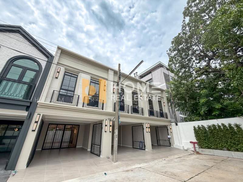 Khlongtan Nivet, Bangkok, 20 Soi Pridi Banomyong 42, Khlong Tan Nua, Watthana, Bangkok, 3 Bedrooms, 192 sqm, Townhouse For Sale, by HOME Real Estate Service, 500521749 - DDproperty.com