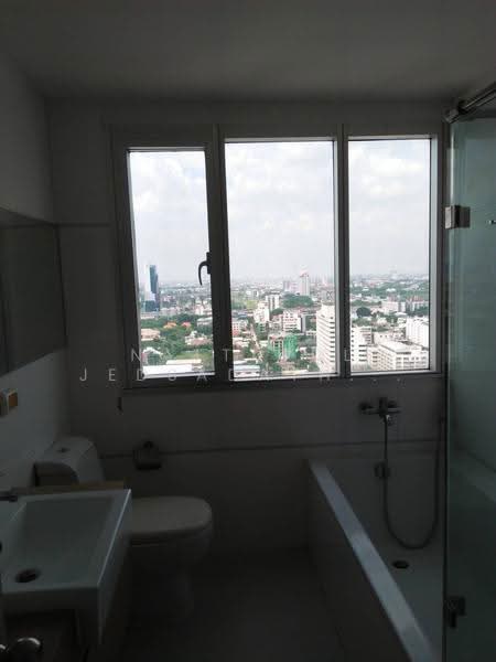 Thru Thonglor, Bangkok, Petchaburi Road, Bang Kapi, Huai Khwang, Bangkok, 2 Bedrooms, 66 sqm, Condo For Rent, by Nattapol Jedsadathitikul, 500521769 - DDproperty.com