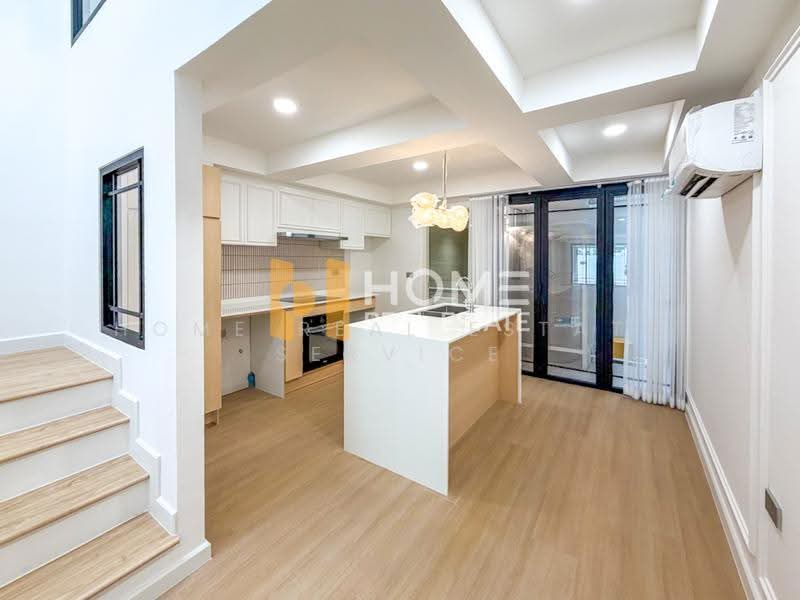 Khlongtan Nivet, Bangkok, 20 Soi Pridi Banomyong 42, Khlong Tan Nua, Watthana, Bangkok, 3 Bedrooms, 192 sqm, Townhouse For Sale, by HOME Real Estate Service, 500521800 - DDproperty.com