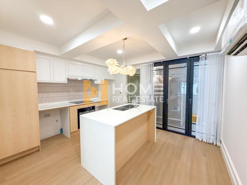 Khlongtan Nivet, Bangkok, 20 Soi Pridi Banomyong 42, Khlong Tan Nua, Watthana, Bangkok, 3 Bedrooms, 192 sqm, Townhouse For Sale, by HOME Real Estate Service, 500521800 - DDproperty.com