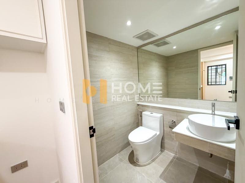 Khlongtan Nivet, Bangkok, 20 Soi Pridi Banomyong 42, Khlong Tan Nua, Watthana, Bangkok, 3 Bedrooms, 192 sqm, Townhouse For Sale, by HOME Real Estate Service, 500521800 - DDproperty.com