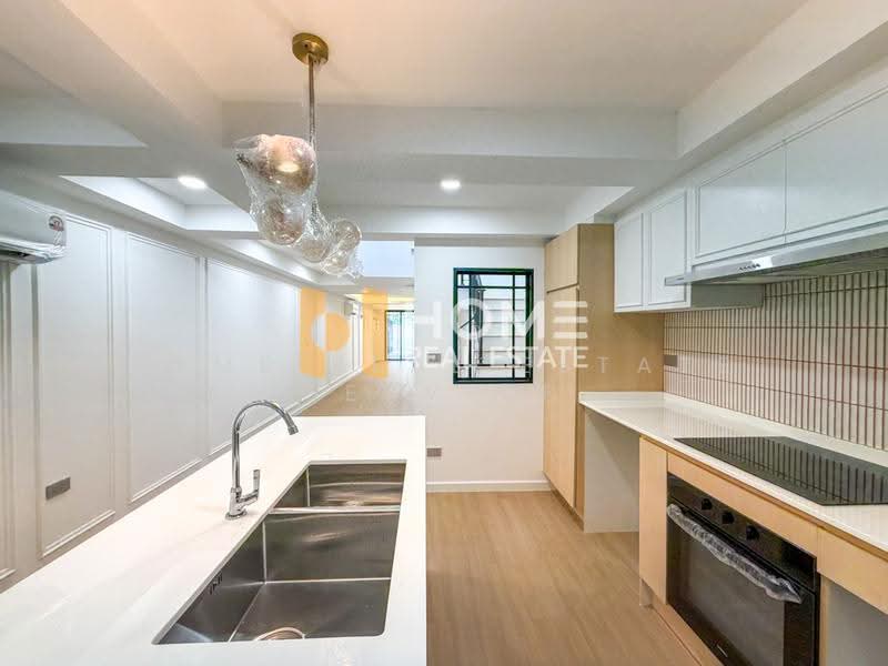 Khlongtan Nivet, Bangkok, 20 Soi Pridi Banomyong 42, Khlong Tan Nua, Watthana, Bangkok, 3 Bedrooms, 192 sqm, Townhouse For Sale, by HOME Real Estate Service, 500521800 - DDproperty.com