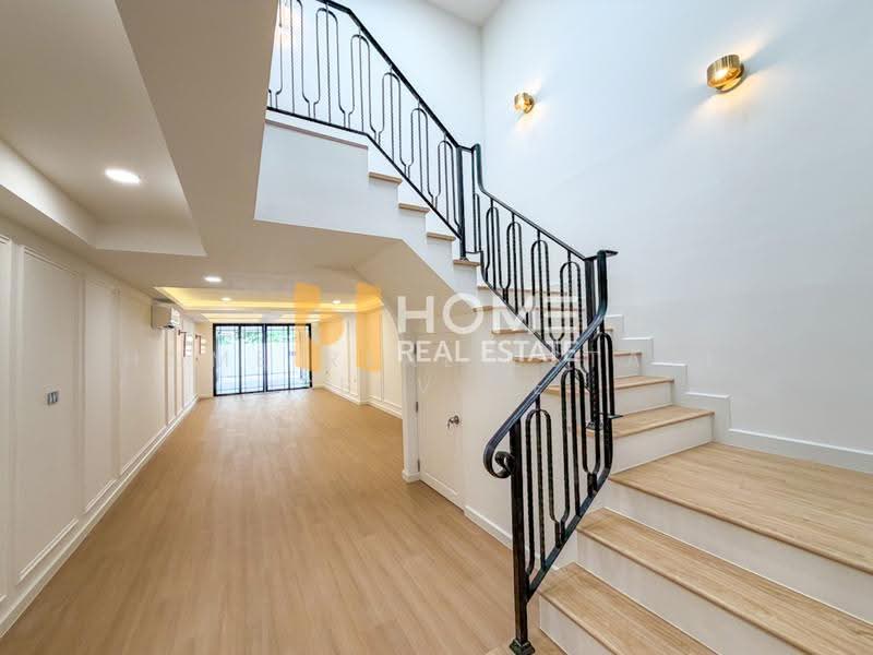 Khlongtan Nivet, Bangkok, 20 Soi Pridi Banomyong 42, Khlong Tan Nua, Watthana, Bangkok, 3 Bedrooms, 192 sqm, Townhouse For Sale, by HOME Real Estate Service, 500521800 - DDproperty.com