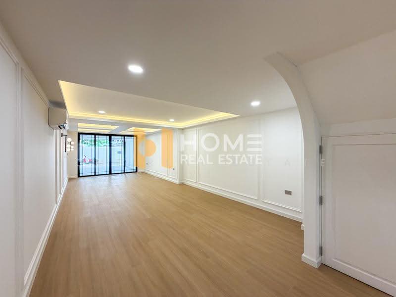 Khlongtan Nivet, Bangkok, 20 Soi Pridi Banomyong 42, Khlong Tan Nua, Watthana, Bangkok, 3 Bedrooms, 192 sqm, Townhouse For Sale, by HOME Real Estate Service, 500521800 - DDproperty.com