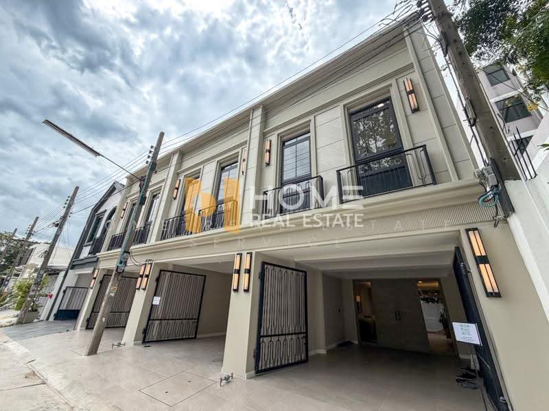 Khlongtan Nivet, Bangkok, 20 Soi Pridi Banomyong 42, Khlong Tan Nua, Watthana, Bangkok, 3 Bedrooms, 192 sqm, Townhouse For Sale, by HOME Real Estate Service, 500521800 - DDproperty.com