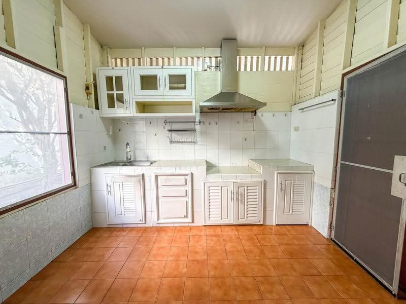 Detached House for Rent in Sukhumvit – Pridi Banomyong Ekkamai, Bangkok, ปรีดีพนมยงค์ 25, Phra Kanong Nua, Watthana, Bangkok, , 300 sqm, Business For Rent, by Thanyarat Rattanaburee, 500521824 - DDproperty.com