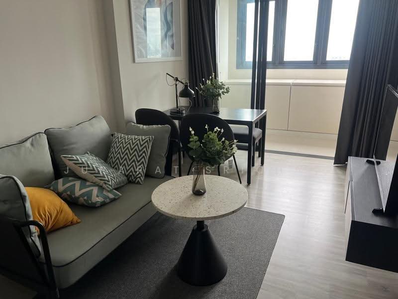 XT Huaikhwang, Bangkok, 244 Ratchadaphisek Road, Huai Khwang, Bangkok, 1 Bedroom, 35 sqm, Condo For Rent, by Jurarat Srichat, 500522002 - DDproperty.com