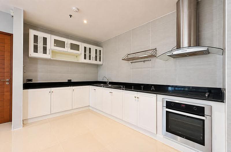 Baan Suanpetch, Bangkok, 18 Soi Sukhumvit 39, Khlong Tan Nua, Watthana, Bangkok, 2 Bedrooms, 130 sqm, Condo For Rent, by Khun Nita, 500522043 - DDproperty.com