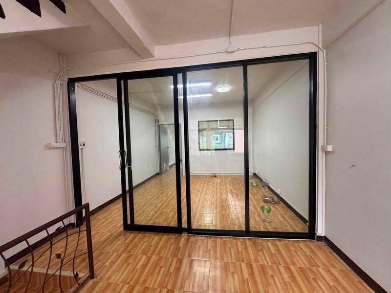 3.5-Story Commercial Building for Rent Near Mengjai Intersection, Recently Renovated (SPSJP646), Bangkok, Samsen Nok, Huai Khwang, Bangkok, , 308 sqm, Shophouse For Rent, by Khun Jane , 500522255 - DDproperty.com