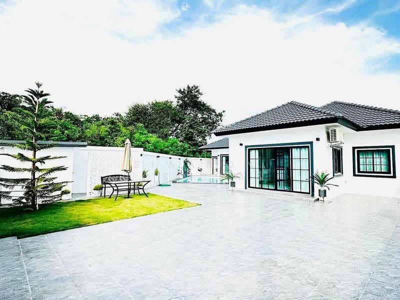 Rattanakorn Village 18, Chon Buri (Pattaya), Na Kloe, Bang Lamung (Pattaya), Chon Buri (Pattaya), 4 Bedrooms, 325 sqm, Single Detached House For Sale, by Siwanon Gosachan, 500522342 - DDproperty.com
