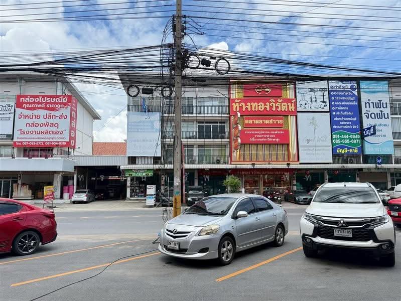อาคารพาณิชย์ 4 ชั้น 46.8 ตร.ว. อาคารพาณิชย์คลอง4 ลำลูกกา ใกล้ตลาดกลางลาดสวายคลอง4, Pathum Thani, ถนนพระองค์เจ้าสายคลอง4, Lat Sawai, Lam Luk Ka, Pathum Thani, , 300 sqm, Shophouse For Sale, by คุณ คติพจน์ ภัทรธนทรัพย์ (พีท), 500522558 - DDproperty.com