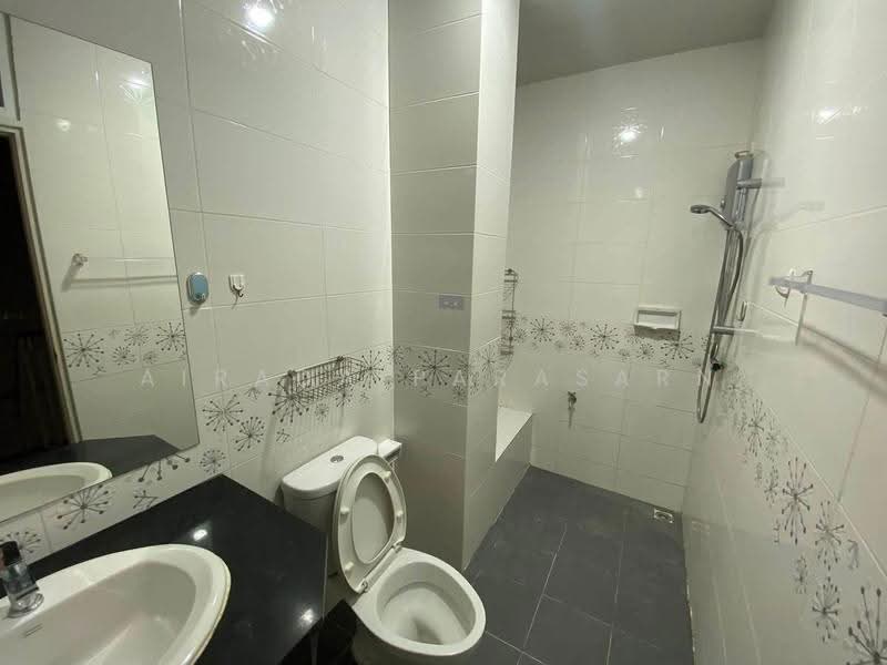Ruenruedee 7, Bangkok, Min Buri, Bangkok, 4 Bedrooms, 181 sqm, Townhouse For Sale, by Airada Parasarn, 500522569 - DDproperty.com