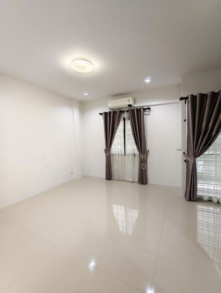 Hampton Square 2 Laem Chabang, Chon Buri (Pattaya), Thung Suk La, Si Racha, Chon Buri (Pattaya), 3 Bedrooms, 104 sqm, Townhouse For Sale, by Khommaphat Phumbandit, 500522705 - DDproperty.com
