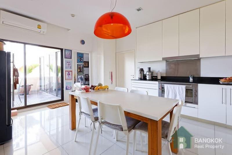 Castle Hill Mansion, Bangkok, 12 Ekkamai 6 Alley, Phra Kanong Nua, Watthana, Bangkok, 3 Bedrooms, 326 sqm, Condo For Sale, by Chakkrapong Ponyeam, 500522722 - DDproperty.com