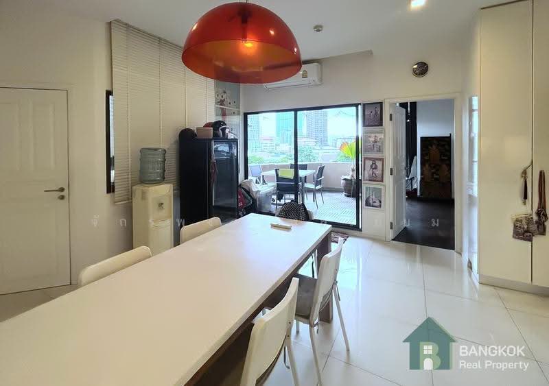 Castle Hill Mansion, Bangkok, 12 Ekkamai 6 Alley, Phra Kanong Nua, Watthana, Bangkok, 3 Bedrooms, 326 sqm, Condo For Sale, by Chakkrapong Ponyeam, 500522722 - DDproperty.com