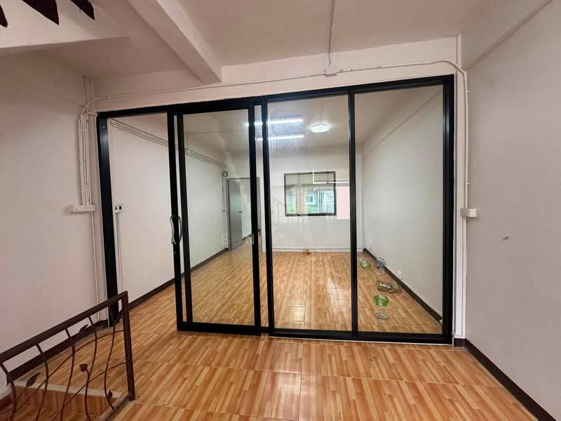 3.5-Story Commercial Building for Rent near Mengjai Intersection (SPSAD4151), Bangkok, Samsen Nok, Huai Khwang, Bangkok, , 308 sqm, Shophouse For Rent, by Agent Pla, 500522885 - DDproperty.com