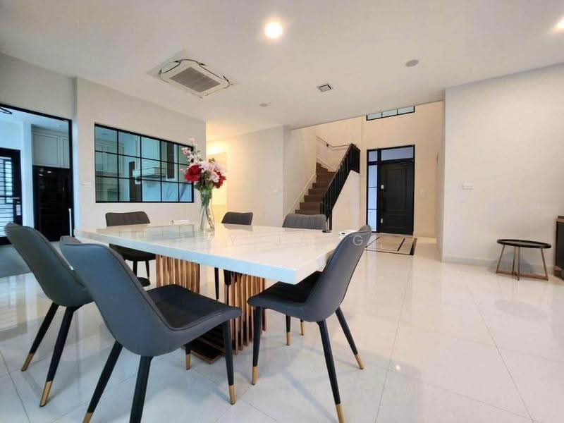 Nantawan Rama 9 - New Krungthepkreetha, Bangkok, Saphan Sung, Bangkok, 4 Bedrooms, 302 sqm, Single Detached House For Rent, by Ivy Jang, 500522892 - DDproperty.com